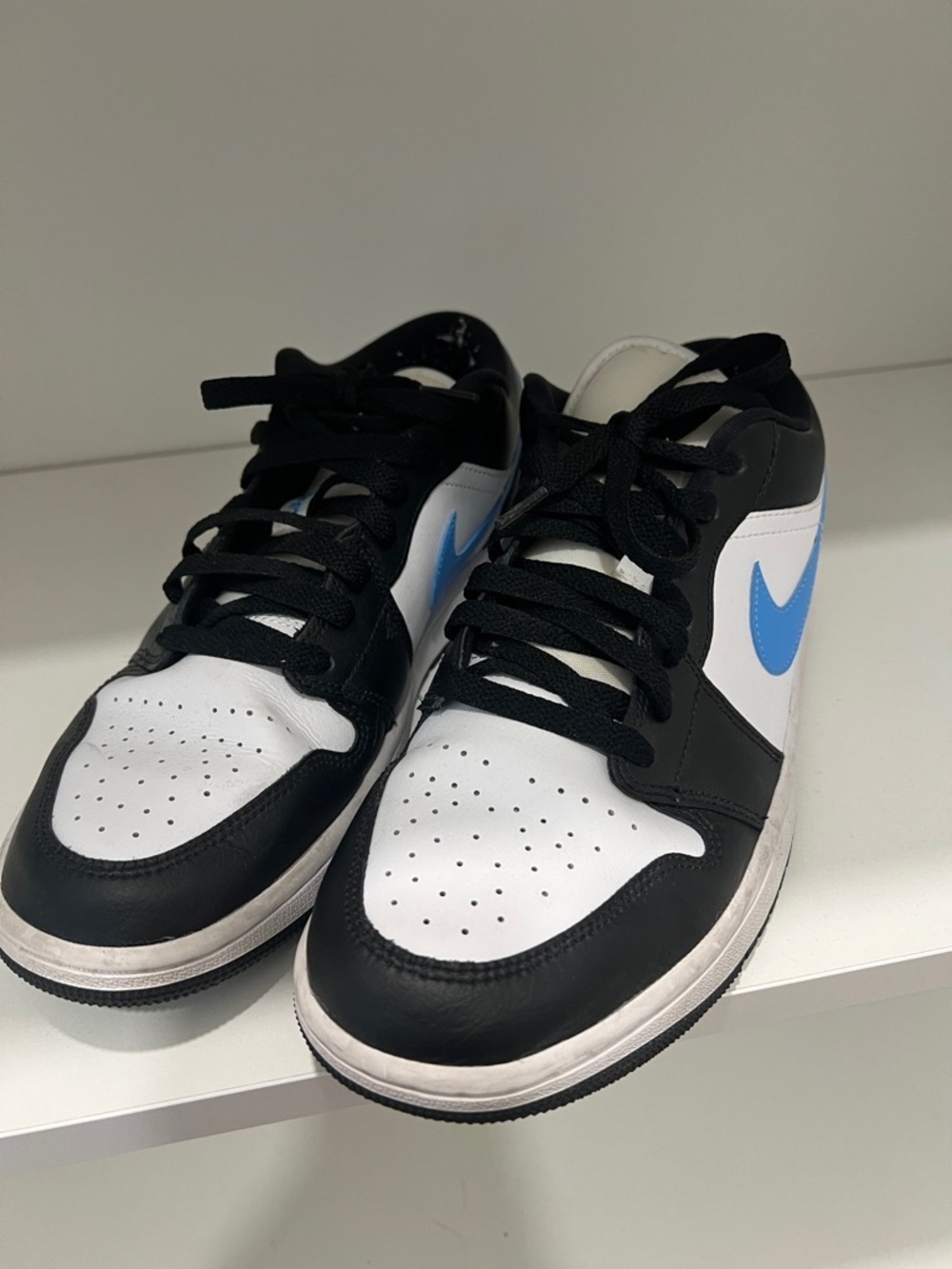 Nike Low-Top Sneakers in Black, White & Light Blue